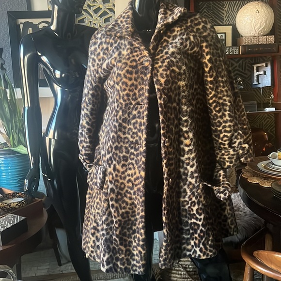 Vintage Jackets & Blazers - Vintage leopard print coat. Small.